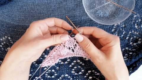 Video KNITTING WITH BEADS