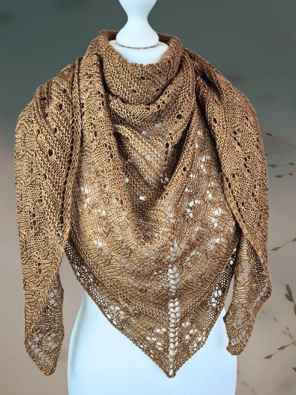 Strickanleitung CHESTNUT TRIA - Herbstlicher Dreieckschal, Ansicht von vorne