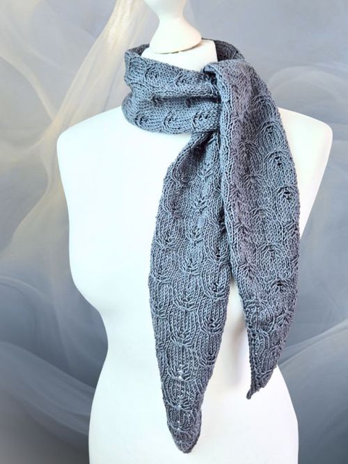 Strickanleitung SMOKY GLOW - Schal mit Schmetterlingsmuster, Anwendungsbeispiel