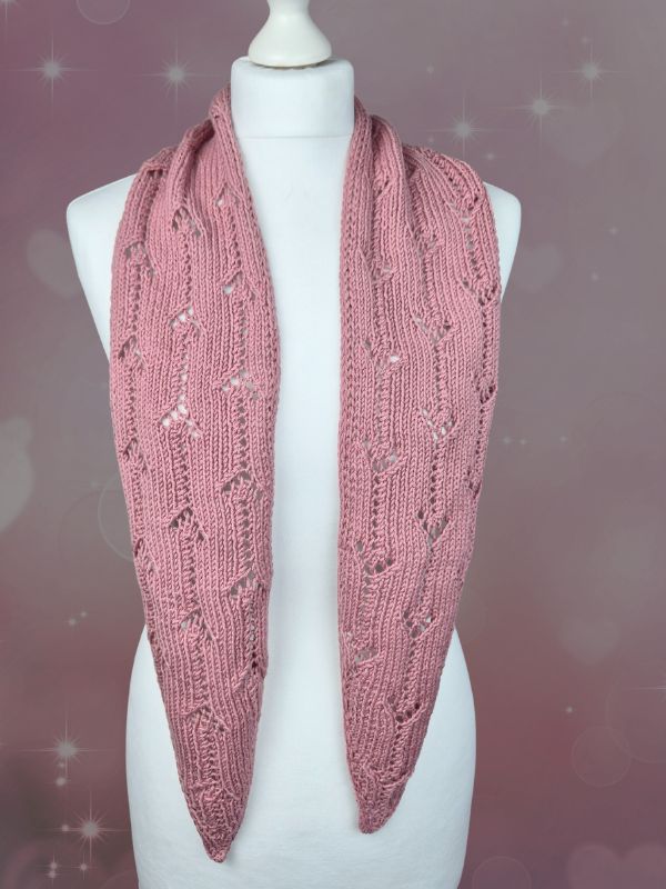 HEART GLOW Knitting Pattern – Light Spring Scarf, Anwendungsbeispiel