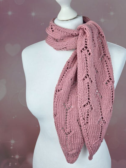 HEART GLOW Knitting Pattern – Light Spring Scarf, Anwendungsbeispiel