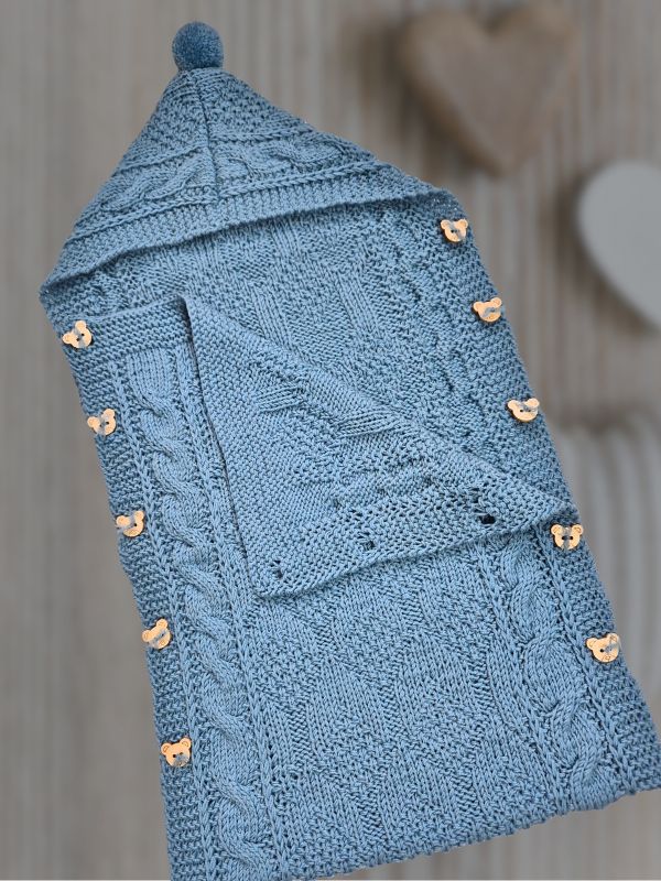 Strickanleitung LITTLE COCOON – Kuscheliger Schlupfsack für Babys, Ansicht aussen