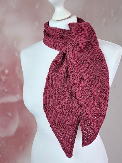 Strickanleitung PEONY GLOW - Leichter Schal mit Zopfmuster, Anwendungsbeispiel