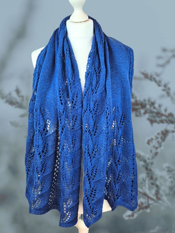 Strickanleitung PETAL LINE - Stilvoller Winterschal, Anwendungsbeispiel