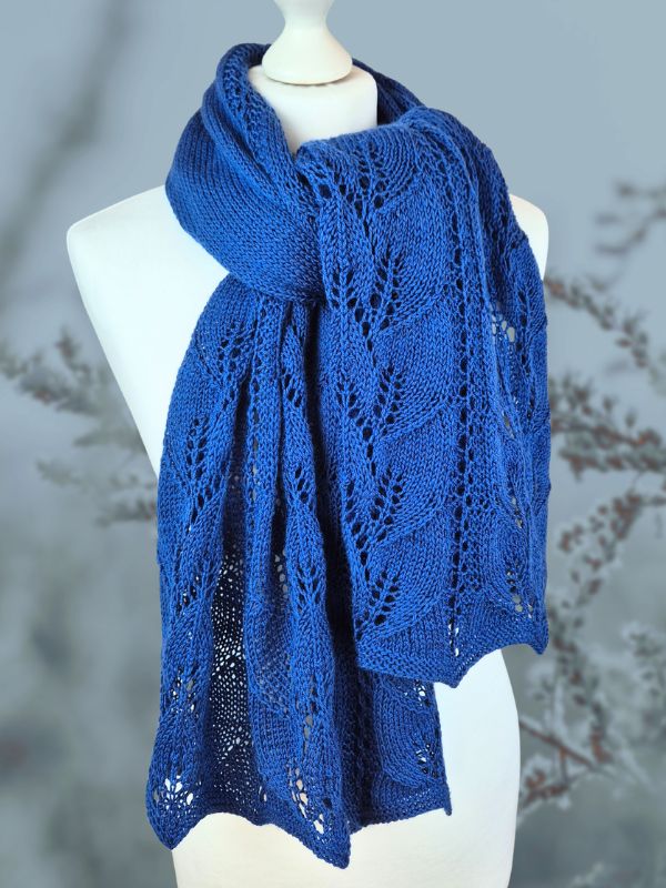 Strickanleitung PETAL LINE - Stilvoller Winterschal, Anwendungsbeispiel