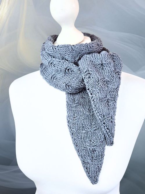 Strickanleitung SMOKY GLOW - Schal mit Schmetterlingsmuster, Anwendungsbeispiel
