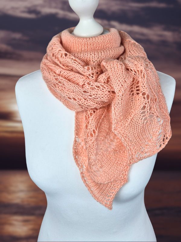 Strickanleitung SUNSET ARC - Geschwungener Halbrundschal, Anwendungsbeispiel
