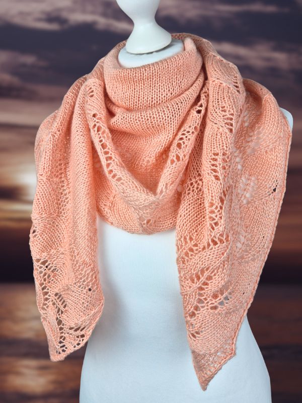 Strickanleitung SUNSET ARC - Geschwungener Halbrundschal, Anwendungsbeispiel