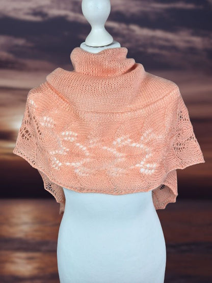 Strickanleitung SUNSET ARC - Geschwungener Halbrundschal, Ansicht von hinten